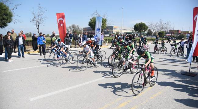 BİSİKLETÇİLER MADALYA İÇİN PEDAL ÇEVİRDİ