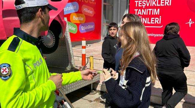 Manisa’da Öğrencilere Emniyet Kemeri Eğitimi Verildi