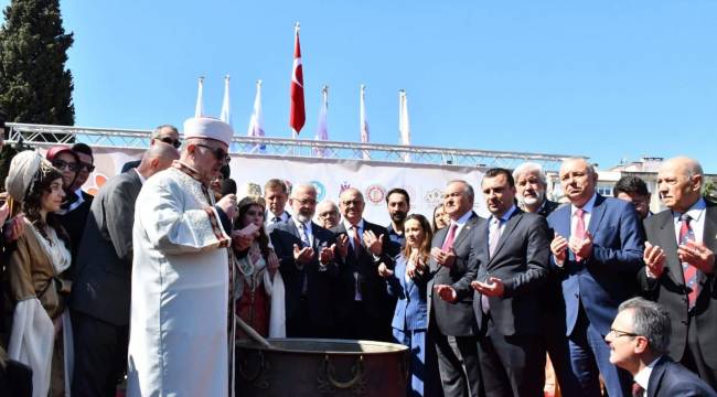 Manisa Mesir Macunu Dualarla Karıldı