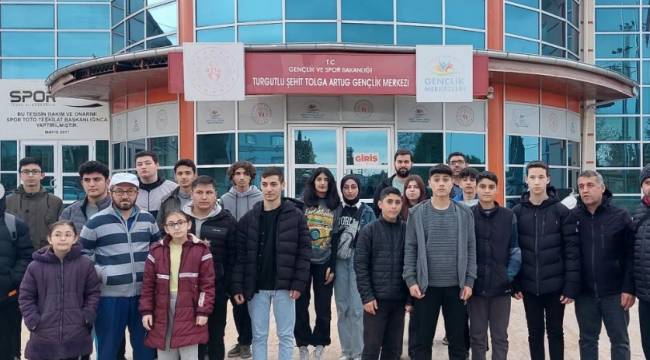 Turgutlu’da Gençlerden Doğa Yürüyüşü