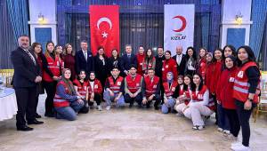 Türk Kızılay Manisa, Dünya Yetimler Günü'nde çocuklara iftar yemeği verdi