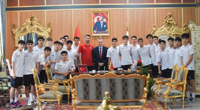 BAŞKAN BALABAN YUNUSEMRE'NİN U16'LARINI AĞIRLADI