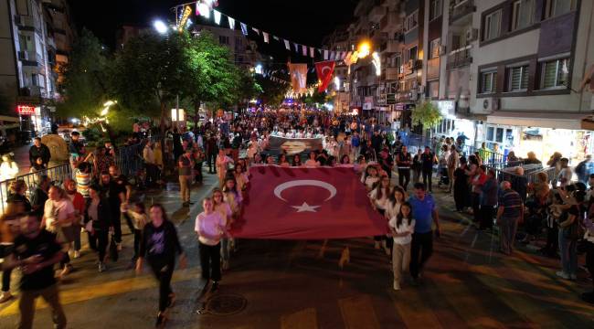 Mesir Macunu Festivali'nde coşku fener alayı ile katlandı