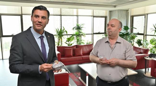 ‘Şehzade Tatlısı’nın Mucidi Aşçı Murat Karapaça’dan Başkan Zeyrek’e Ziyaret