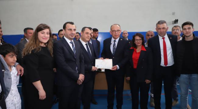 Turgutlu Belediye Başkanı Çetin Akın Mazbatasını Aldı