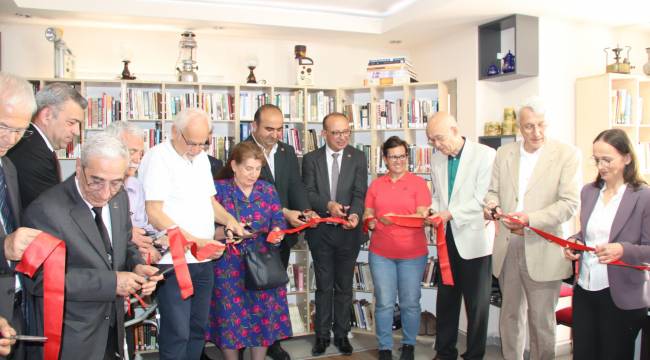 TURGUTLU’DA VALİ REFİK ARSLAN ÖZTÜRK VE RASİME ŞEYHOĞLU KÜTÜPHANESİ AÇILDI