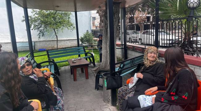 Turgutlu M.Y.O. Öğrencileri, Huzurevi’ni Ziyaret Etti