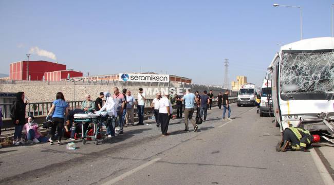 TURGUTLU'DA 3 SERVİS ARACI KAZA YAPTI: 35 YARALI