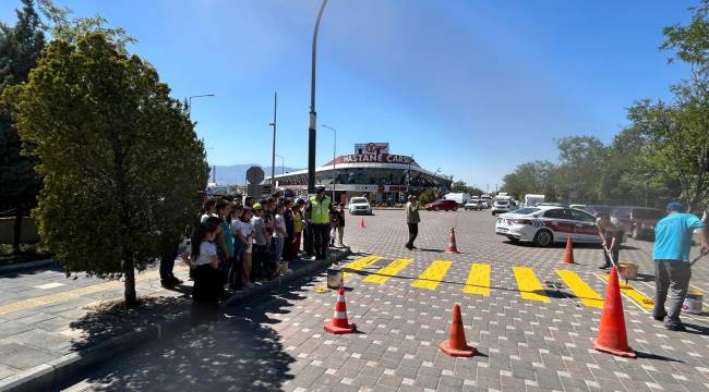 Turgutlu’da Öğrencilere Trafik Kuralları Bilgilendirmesi