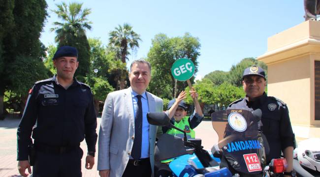 Turgutlu’da Trafik Haftası’nda Öğrencilerle Etkinlik Düzenlendi