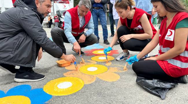 Türk Kızılay Manisa Gönüllüleri Okul Bahçesini Renklendirdi