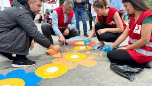 Türk Kızılay Manisa Gönüllüleri Okul Bahçesini Renklendirdi