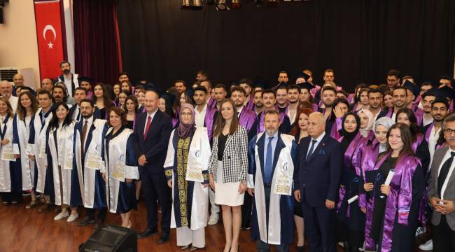 BAŞKAN DURBAY, CBÜ’DE MEZUNİYET TÖRENİNE KATILDI