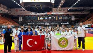 Manisa BBSK’lı Sporcular, Slovakya’da madalyaları topladı
