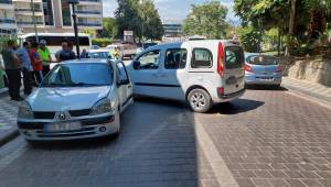 Turgutlu’da 3 araç kazaya karıştı, 1 yaralı