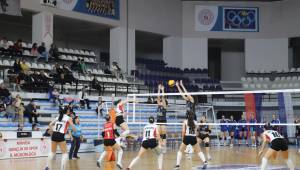 Turgutlu Belediyespor’un Kadın Takımları Galibiyet İçin Sahada