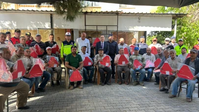 Turgutlu’da Traktör Sürücülerine Reflektör Uyarısı: “Görünür Ol, Güvende Kal”