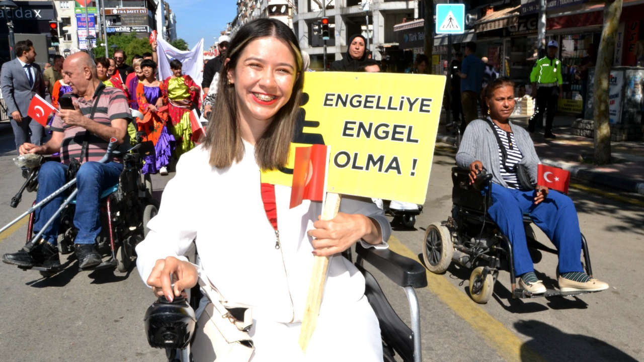 Manisa'da 'Engelsiz Manisa' sloganıyla etkinlik düzenlendi
