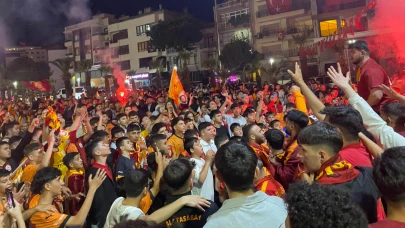 Galatasaray taraftarları Turgutlu’da 25. şampiyonluğu doyasıya kutladı