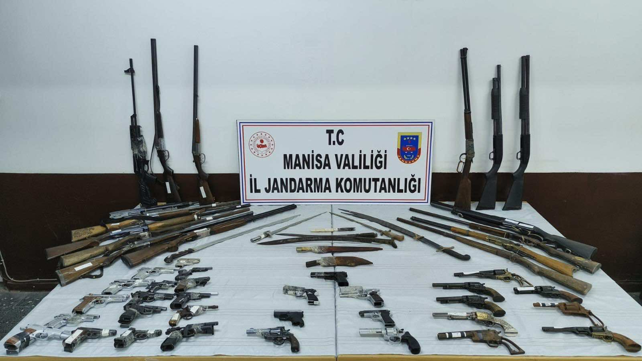 Üç ilçede şok baskın, ev ve işyerlerinden ruhsatsız silahlar fışkırdı