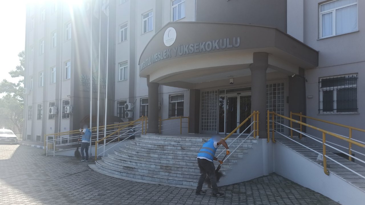 Topluma Faydalı Hizmet: Turgutlu MYO’da Onarım ve Temizlik Seferberliği