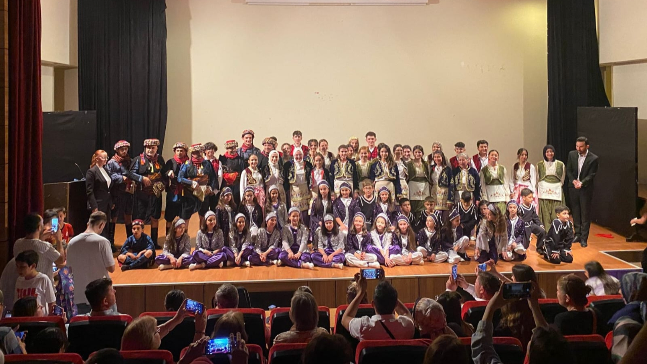 “Halkın Ritmiyle Yılın Son Gecesi” Turgutlu’da Büyük Beğeni Topladı