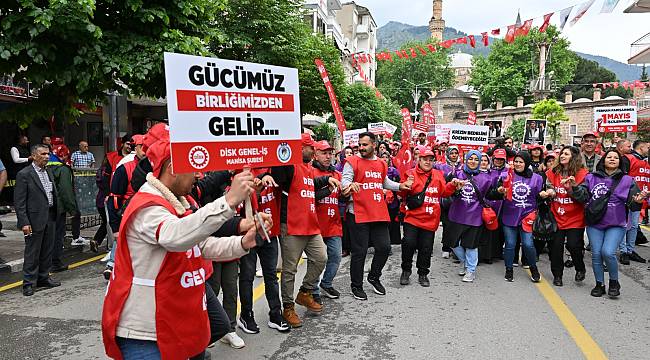 Başkan Zeyrek 1 Mayıs'ta emekçilerle omuz omuza yürüdü