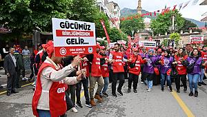 Başkan Zeyrek 1 Mayıs’ta emekçilerle omuz omuza yürüdü
