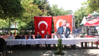 Turgutlu'da Geleneksel Bayramlaşma Orta Park'ta Gerçekleşti