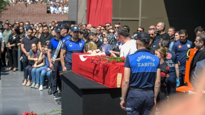 Manisa Başkanını Uğurladı: Ferdi Zeyrek İçin Gözyaşları Sel Oldu