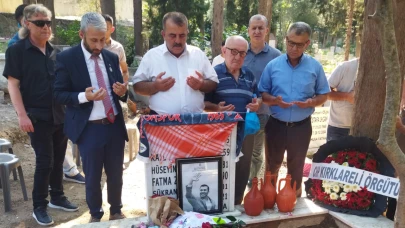 Şehit Aileleri ve Gaziler, Başkan Ferdi Zeyrek’in Kabrini Ziyaret Etti