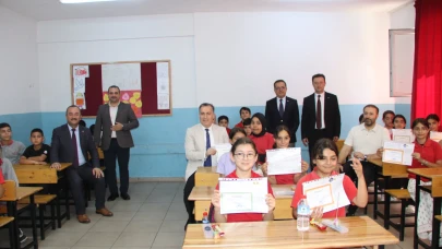 Turgutlu'da Yaz Tatili Zili Çaldı: 33.776 Öğrenci Karne Heyecanı Yaşadı
