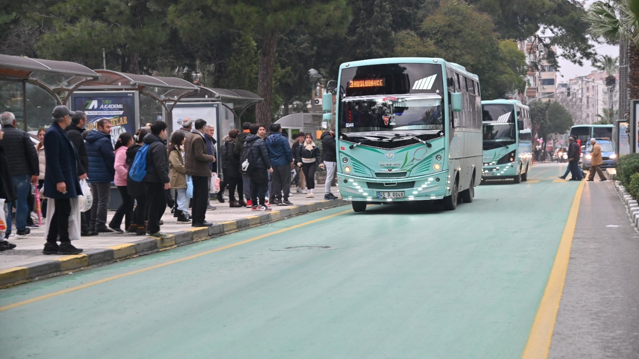 Büyükşehir Belediyesi YKS’de Öğrencilerin Yanında