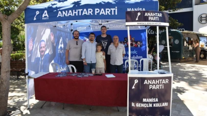 Anahtar Parti Manisa’da  Üyelik Standı Açtı