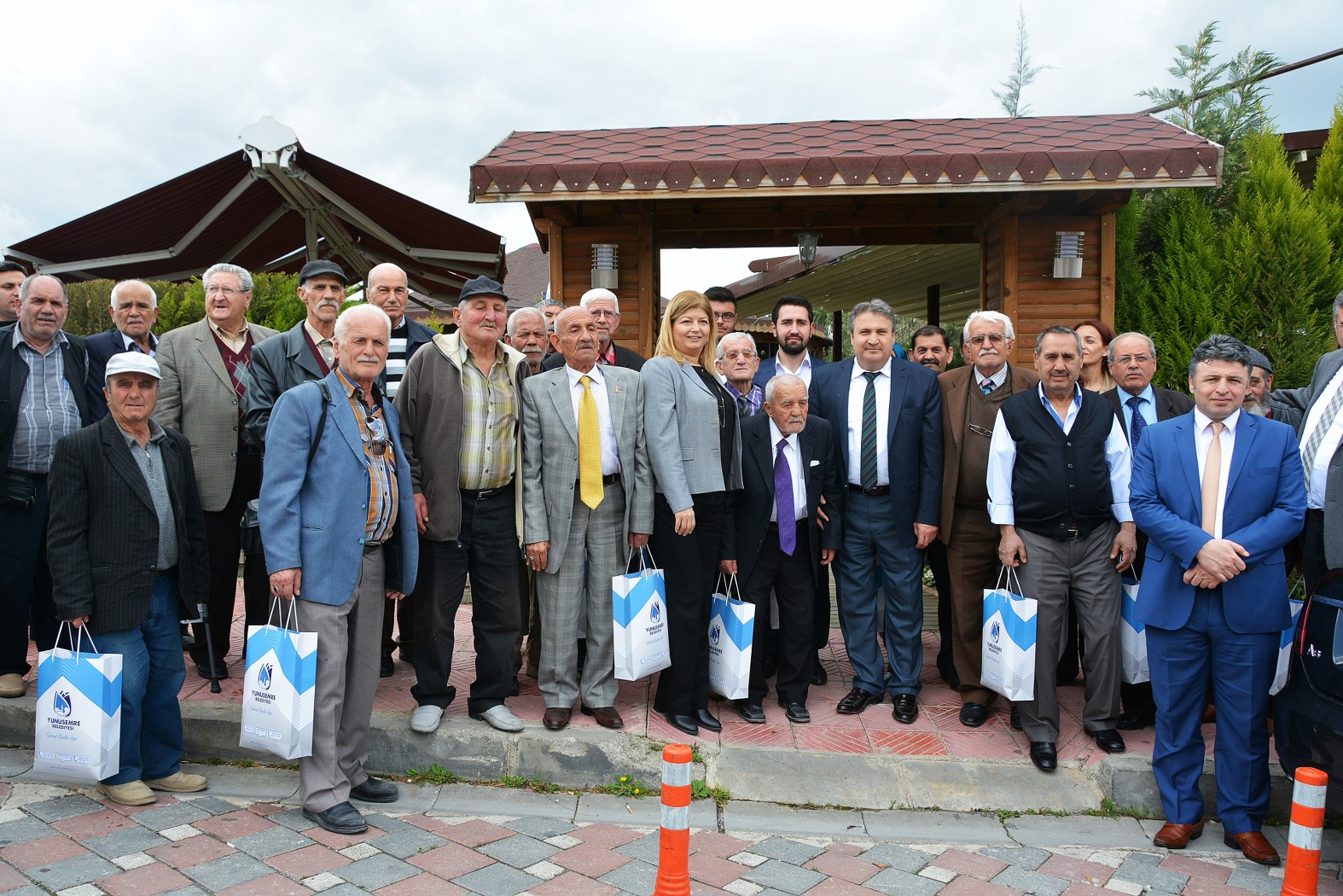 Yunusemre ‘yaşlılar Köyü’ Oluşturuyor