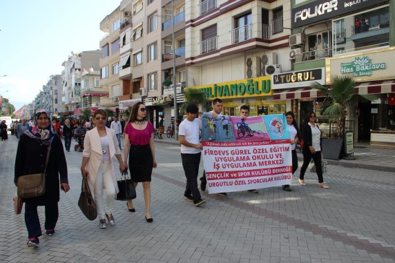 özel öğrencilerin Sergisine Büyük İlgi