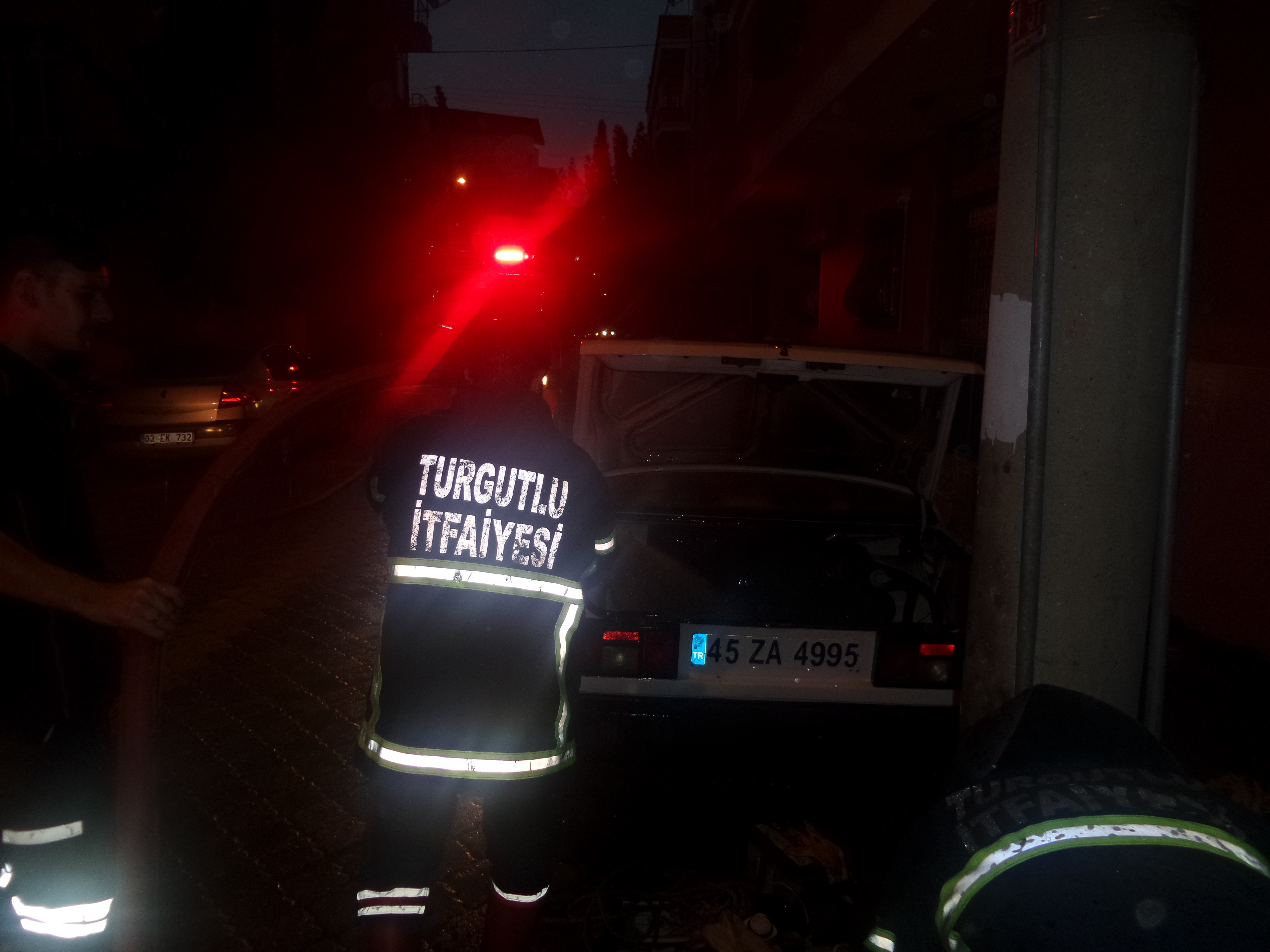 Oto Yangını Korkuttu