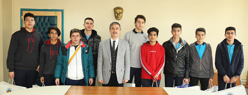 Genç Voleybolculara Başkan'dan Destek