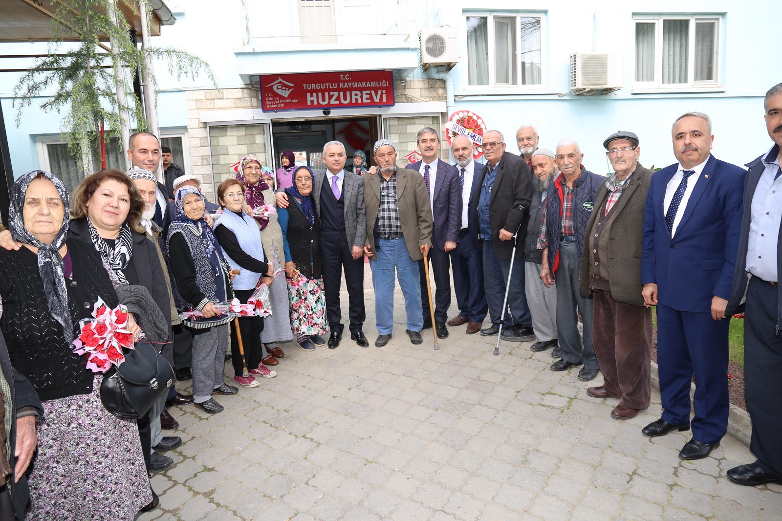 Huzurevi Ziyaretinde Gönüller Bir Oldu