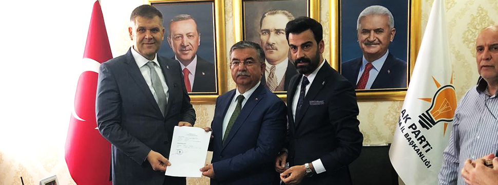 Başvuru Belgesini Bakan'ın Elinden Aldı