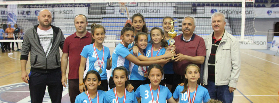 Minikler Voleybol Turnuvasında 7 Eylül şampiyon