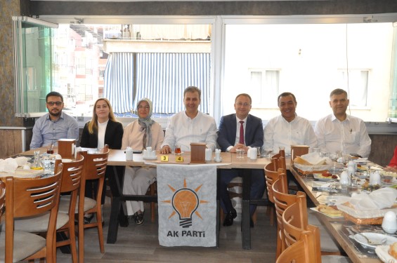 Ak Parti'de Birlik Beraberlik Toplantısı