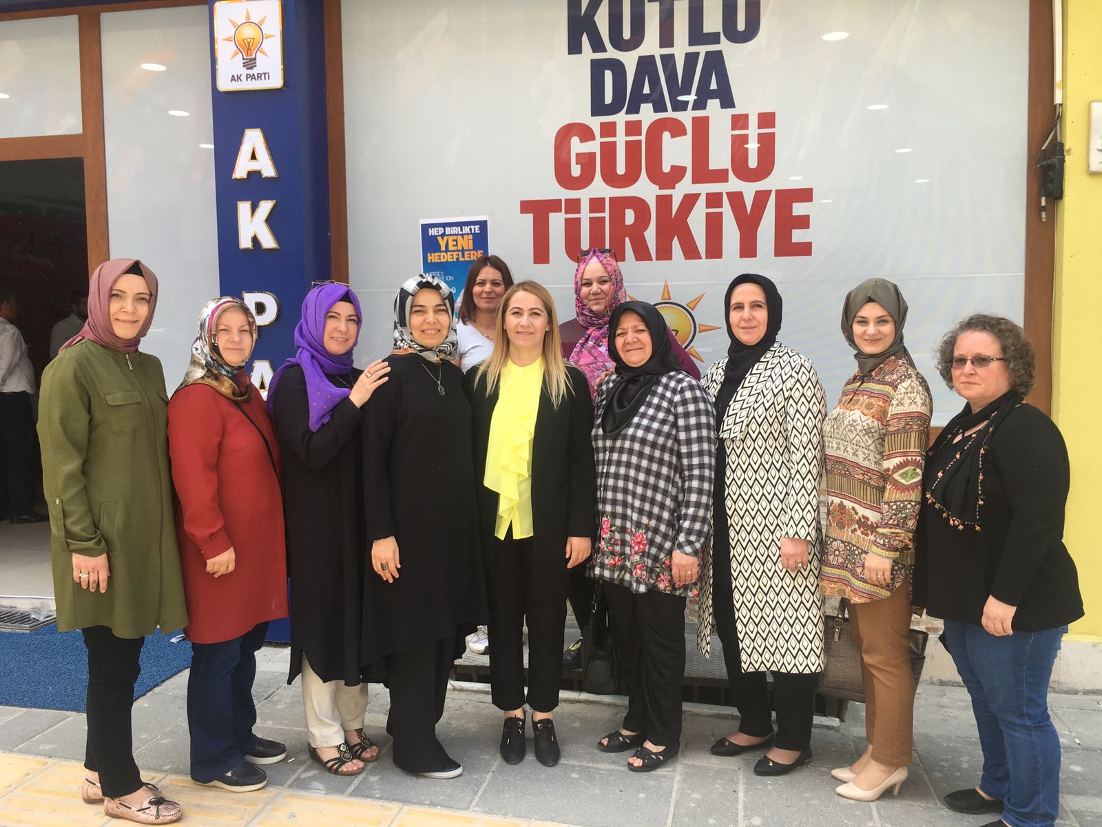 Köylü Kızına İlçelerden Tam Destek