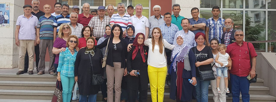 Turgutlu’da Akşener İçin İmza Yoğunluğu