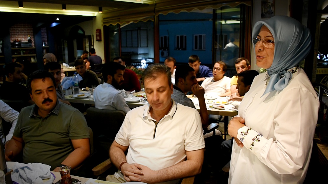 Ak Gençler Sahurda ömür Hocanın Misafiri Oldular