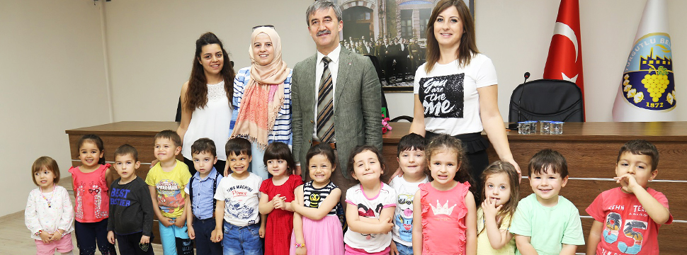 Minik öğrencilerden Başkan’a Sürpriz Ziyaret