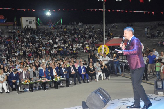 Arnavut şenliğinde Doyasıya Eğlence