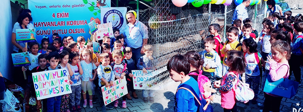 Minik öğrenciler Hayvanlarla Hoşça Vakit Geçirdi