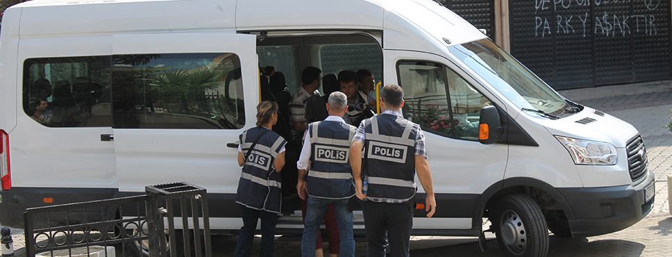 Fetö Operasyonunda 5 Kişi Adliyeye Getirildi