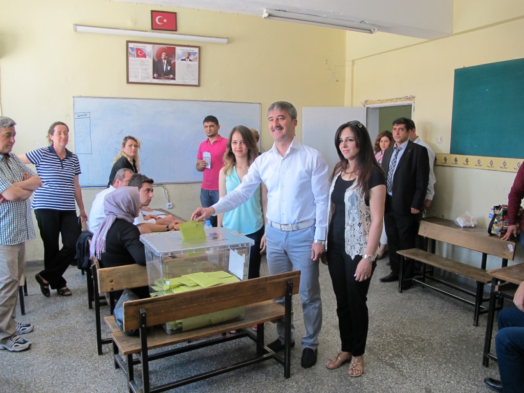 Başkan şirin Ailesiyle Oy Kullandı